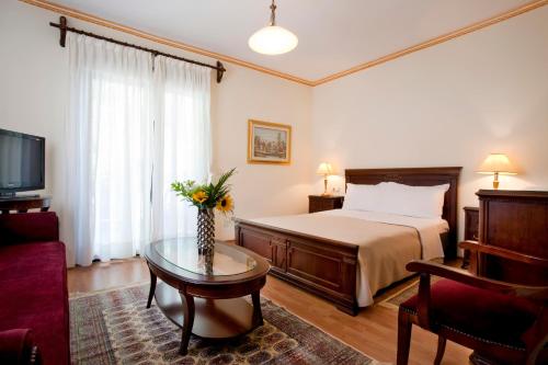 Room, family, sea view