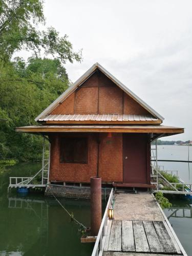 River Marina Resort in Uthai Thani