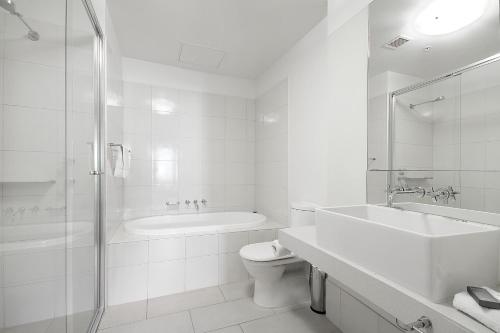 Waterfront Melbourne Apartments image 43