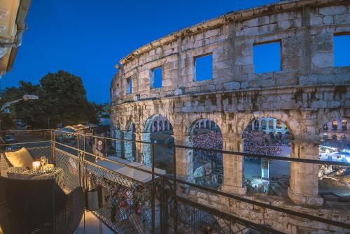 Arena & Sea View Luxurious Residence - Apartment - Pula