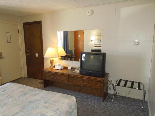 Arlington Inn Arlington Inn is a popular choice amongst travelers in Port Clinton (OH), whether exploring or just passing through. The property offers a high standard of service and amenities to suit the individual