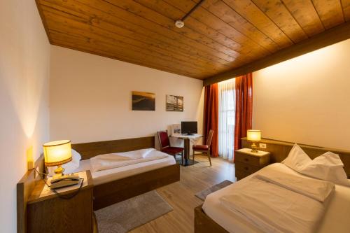 Hotel Weisses Lamm - image 2