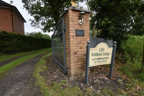 Little Rushbrook Cottages - image 4