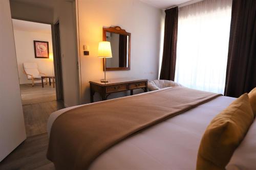1 double bed, 2 twin beds