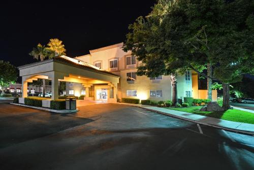 Best Western Plus Villa Del Lago Inn Patterson in Patterson