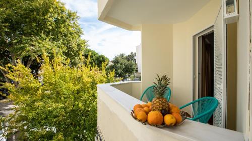  T3 Carcavelos by the sea - Cascais/Lisboa/Sintra, Pension in Lombos