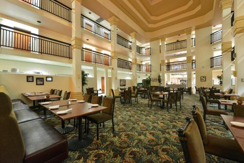 Best Western Plus Villa Del Lago Inn Patterson in Patterson