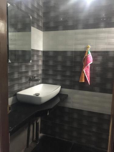 Bathroom, Ahi House in Kilinochchi