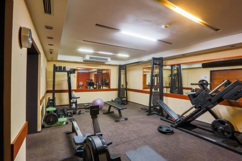 CE Plaza Hotel - image 9