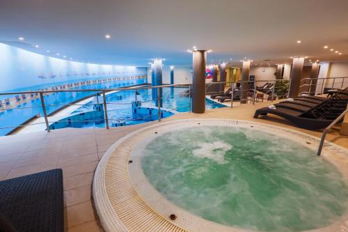 Karšto vandens vonia, CE Plaza Hotel in Siofokas