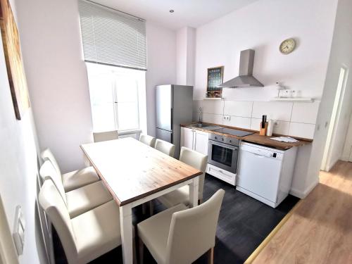 FRITZ by ROCKCHAIR Apartments l SUPERHOST Status l 3 Bedrooms Boxspringbeds 2 Bathrooms 2 Kitchen - Cozy Family & Business Flair welcomes you!, Berlin (photo 10)