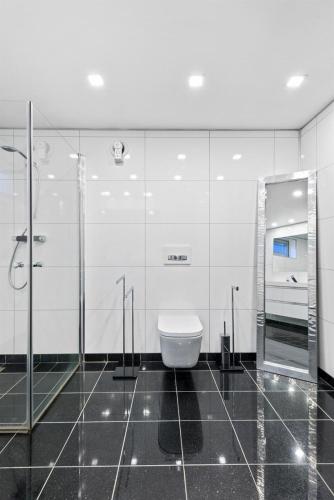 Peak Apartments - image 2