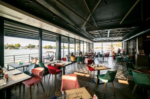 ห้องอาหาร, FLOW in ชุการิกา