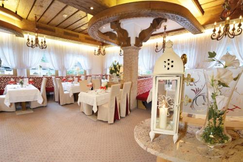 Hotel Neue Post – Hippach, IL