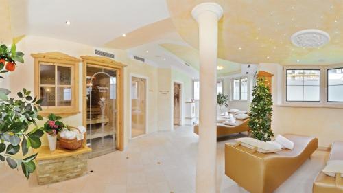 21467964 Hotel Neue Post