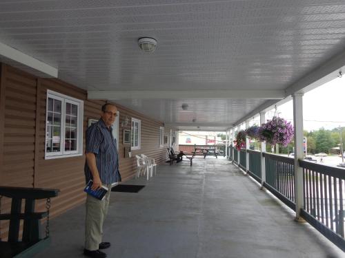 ทางเข้า, Happy Motel in เอ็ดมันด์สตัน (NB)