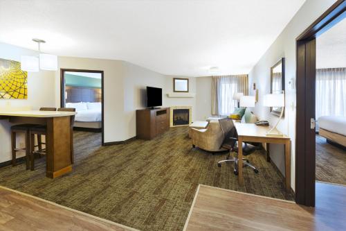 Staybridge Suites Columbia-Highway 63 & I-70 by IHG