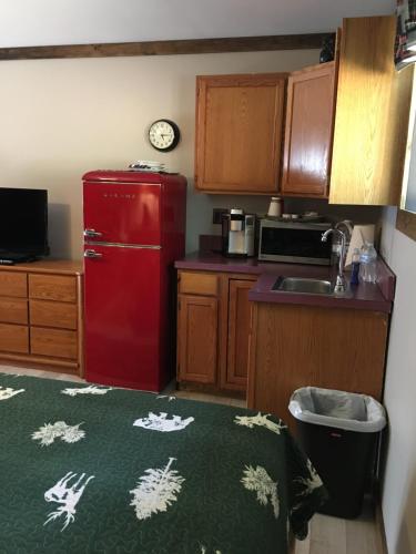Warrensburg Inn & Suites - image 8