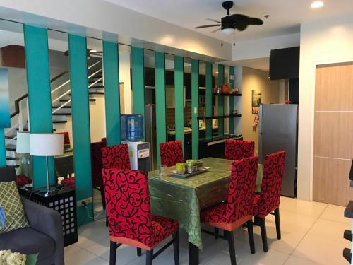 Creys Condo 2 at Pico de Loro Cove in นาซุกบู