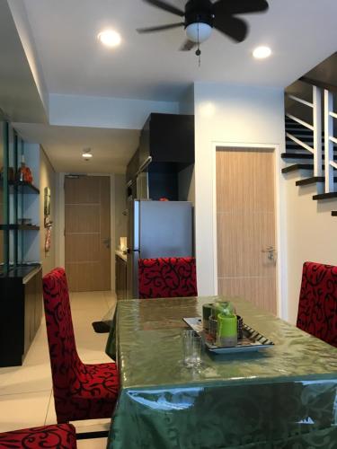 Creys Condo 2 at Pico de Loro Cove in นาซุกบู