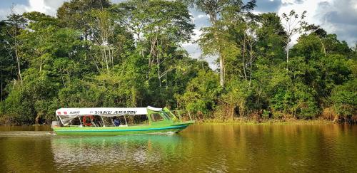 Yaku Amazon Lodge & Expeditions