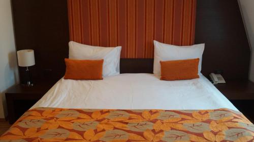 Hotel Wolf 2 The 4-star Hotel Wolf 2 offers comfort and convenience whether youre on business or holiday in Bran. Both business travelers and tourists can enjoy the hotels facilities and services. Facilities lik