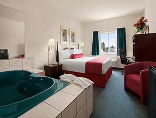 Days Inn & Suites by Wyndham Romeoville - image 7