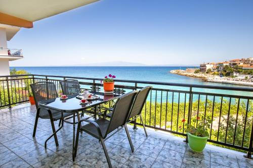  Faros in Skala Marion