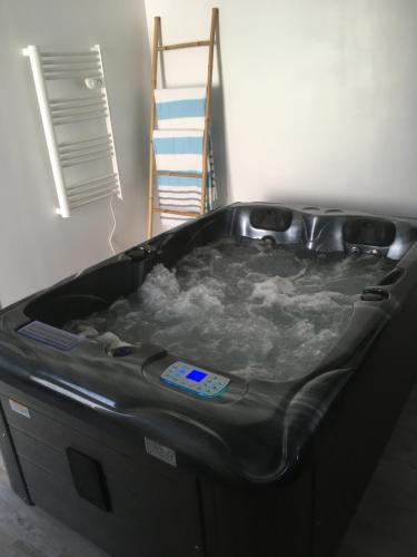 Gîte avec jacuzzi privatif à proximité de l'océan