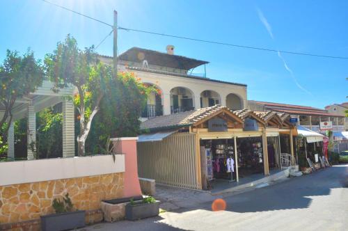  Holiday Studio Apartments yannis on the beach of Agios Gordios in Corfu in Agios Gordios