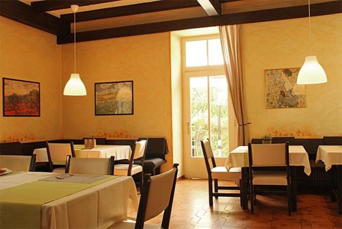 Vintage Castle "Schlosshof " Biker Hotel & B&B 3