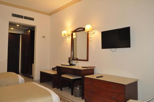Roma Host Way Hotel & Aqua Park 