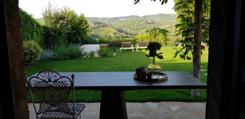 Luxury Serviced Cottage in a Historical Chianti Borgo gîte à louer Badesse