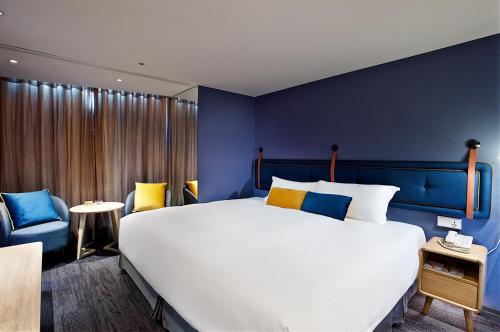 room detail thumbnail 1