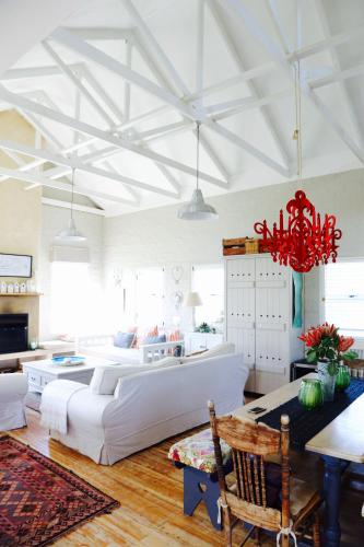 The Crowded House photo 4