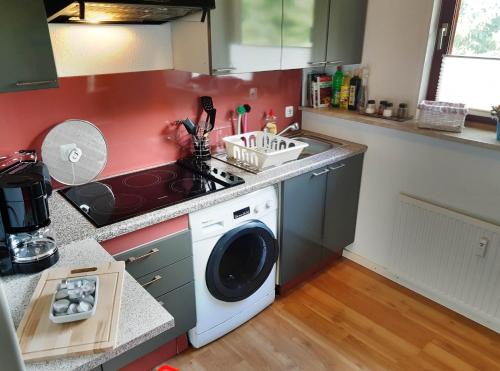 virtuve, Charmante Ferienwohnung 3 Zimmer Kueche Bad zentrale Lage in Hagen im Bremischen