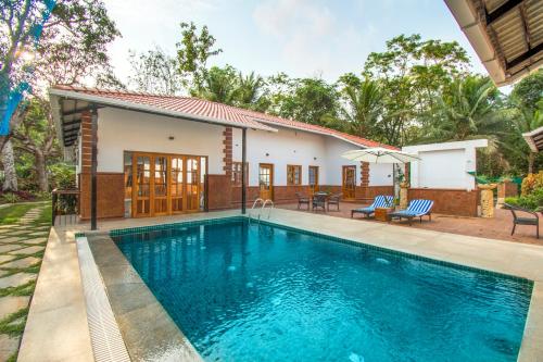 Photo of 3-BR cottage with a pool for 9