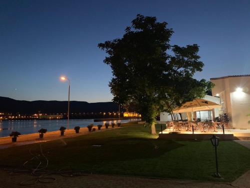 Riviera by Queens Hotel and Resort in Szörényvár