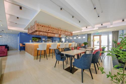 Pub/Lounge, Hotel Piccadilly in Mamaia