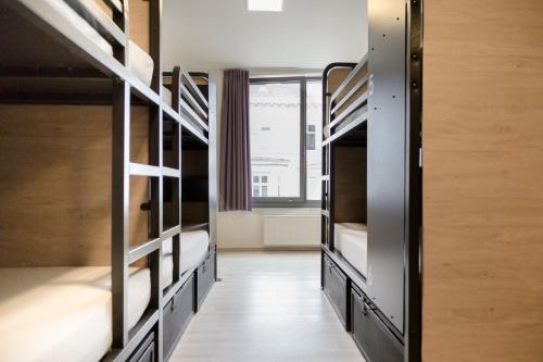 1 bunk bed