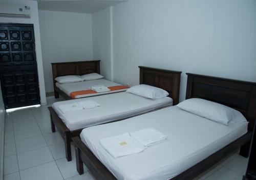 4 twin beds