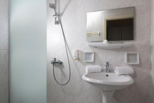 Rainbow Apartments - image 8