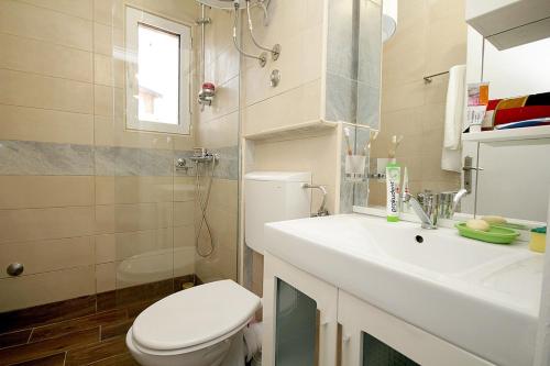 Studio Apartment image 6