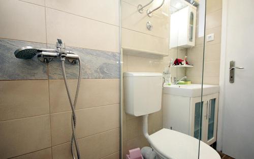 Studio Apartment image 5