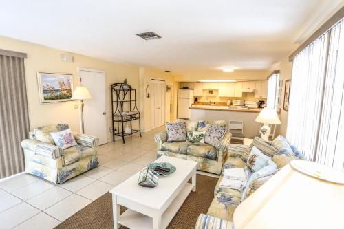 3561 Estero Blvd Manor - image 8