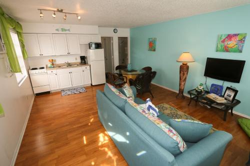 5583 Estero Blvd Iguana Mama's Beach House - image 6