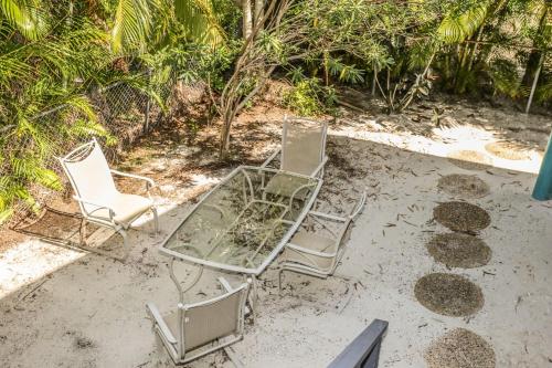 5583 Estero Blvd Iguana Mama's Beach House - image 8