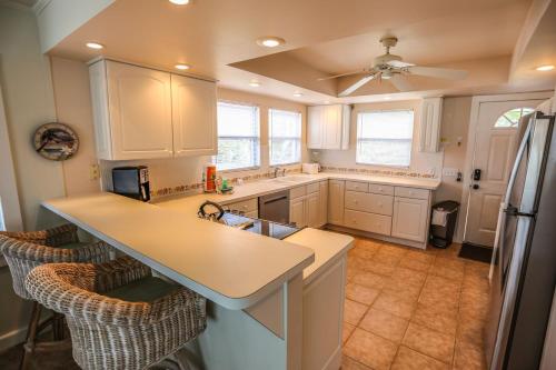 4050 Estero Blvd - image 5