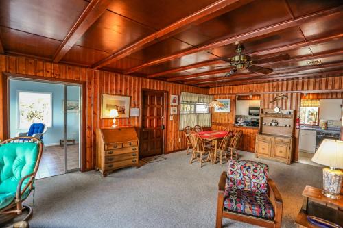 4851 Dolphin Lane - M - image 6