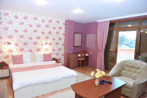 Eros Motel - image 9